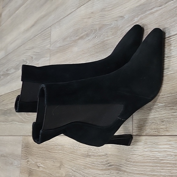 Charles By Charles David Size 5 1/2 Chisel Black Snip Toe Bootie - Picture 1 of 9